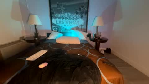 luvvlee online show from 04/29/26, 05:00