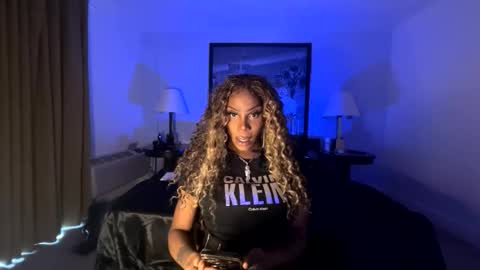 luvvlee online show from 05/01/26, 10:47
