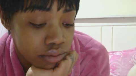 Snapshot of luvvroyale chatting on 11/17/25, 07:52 luvvRoyale online show from 11/17/25, 07:52