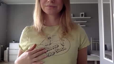 Snapshot of lux_millie chatting on 09/10/25, 02:17 Millie online show from 09/10/25, 02:17