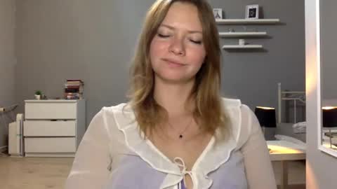 Snapshot of lux_millie chatting on 09/11/25, 08:53 Millie online show from 09/11/25, 08:53