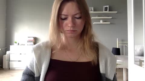 Snapshot of lux_millie chatting on 09/15/25, 06:57 Millie online show from 09/15/25, 06:57