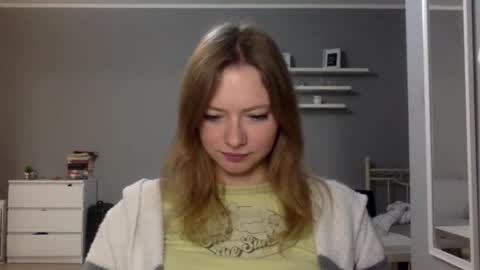 Snapshot of lux_millie chatting on 10/20/25, 08:53 Millie online show from 10/20/25, 08:53