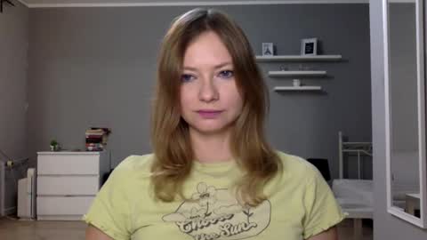 Snapshot of lux_millie chatting on 10/23/25, 05:12 Millie online show from 10/23/25, 05:12