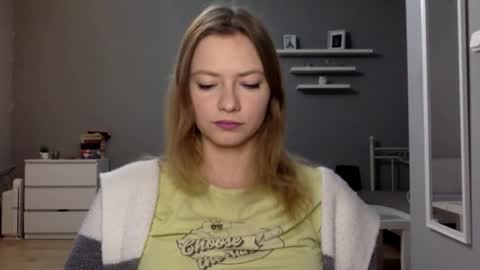 Snapshot of lux_millie chatting on 10/29/25, 03:47 Millie online show from 10/29/25, 03:47