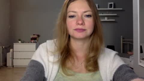 Snapshot of lux_millie chatting on 11/03/25, 10:42 Millie online show from 11/03/25, 10:42