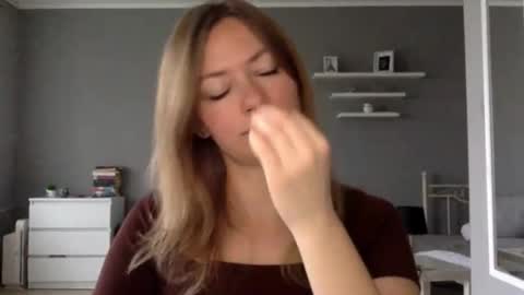 Snapshot of lux_millie chatting on 11/09/25, 08:01 Millie online show from 11/09/25, 08:01