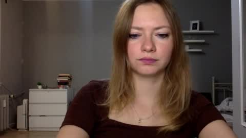 Snapshot of lux_millie chatting on 11/11/25, 09:59 Millie online show from 11/11/25, 09:59