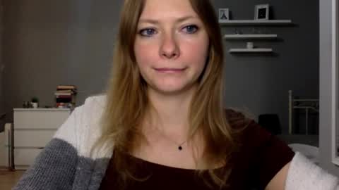 Snapshot of lux_millie chatting on 11/20/25, 09:58 Millie online show from 11/20/25, 09:58