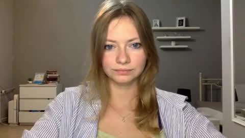 Snapshot of lux_millie chatting on 01/06/26, 10:01 Millie online show from 01/06/26, 10:01