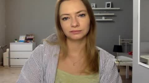 Snapshot of lux_millie chatting on 01/11/26, 02:55 Millie online show from 01/11/26, 02:55