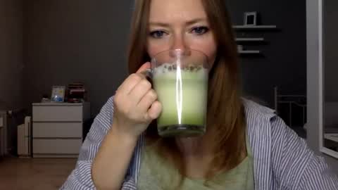 Snapshot of lux_millie chatting on 01/18/26, 03:27 Millie online show from 01/18/26, 03:27