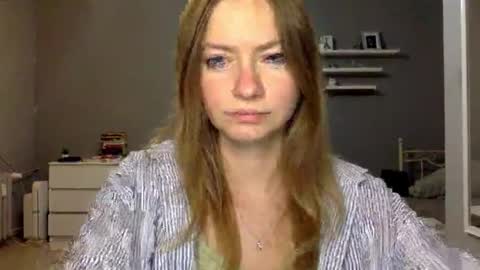 Snapshot of lux_millie chatting on 02/17/26, 09:54 Millie online show from 02/17/26, 09:54