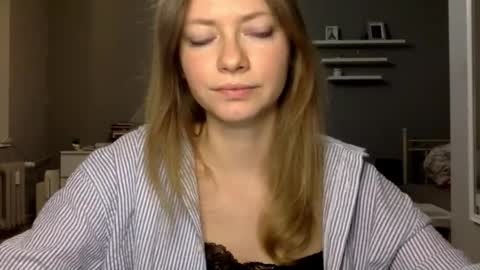 Snapshot of lux_millie chatting on 03/03/26, 09:53 Millie online show from 03/03/26, 09:53