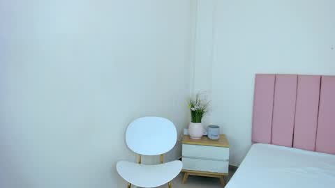 Snapshot of lux_noxentia chatting on 05/04/26, 08:27 Luz online show from 05/04/26, 08:27