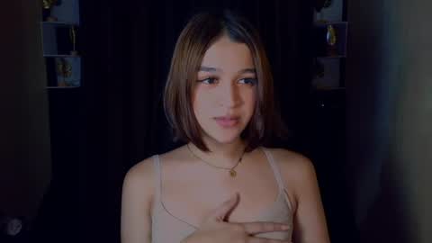 Snapshot of lux_white chatting on 05/11/26, 09:04 queen lux online show from 05/11/26, 09:04