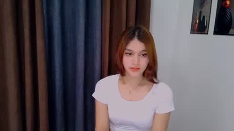 Snapshot of lux_white chatting on 06/12/26, 05:06 queen lux online show from 06/12/26, 05:06