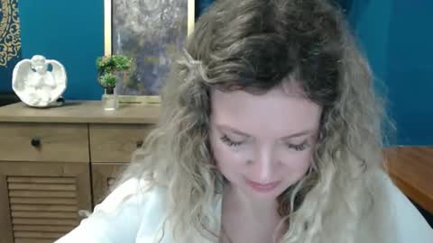 Snapshot of luxdonna chatting on 05/25/26, 07:36 Donna online show from 05/25/26, 07:36