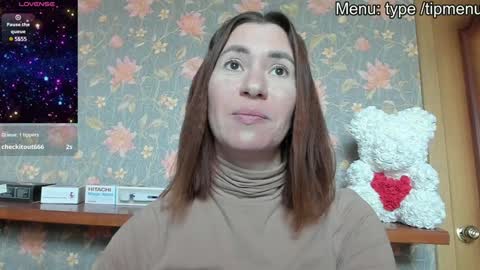 Snapshot of luxegirl67 chatting on 12/02/24, 12:07 Sophie online show from 12/02/24, 12:07