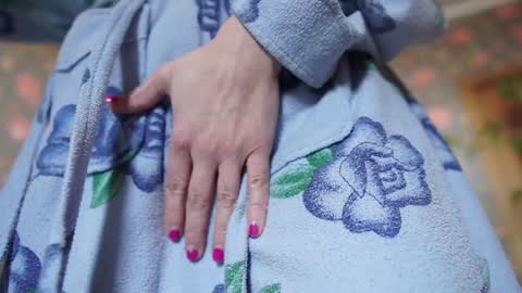 Snapshot of luxegirl67 chatting on 12/31/24, 09:53 Sophie online show from 12/31/24, 09:53