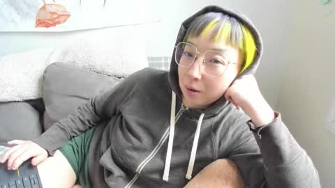 Snapshot of luxgray chatting on 02/15/26, 06:48 LuxGray online show from 02/15/26, 06:48