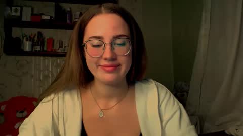 Snapshot of luxie_queen chatting on 12/21/25, 06:37 Katie online show from 12/21/25, 06:37