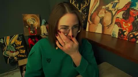 Snapshot of luxie_queen chatting on 02/20/26, 01:33 Katie online show from 02/20/26, 01:33