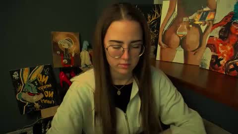 Snapshot of luxie_queen chatting on 02/24/26, 01:31 Katie online show from 02/24/26, 01:31