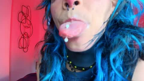 Snapshot of luxiel_ chatting on 05/23/26, 10:03 Luxiel 3 online show from 05/23/26, 10:03