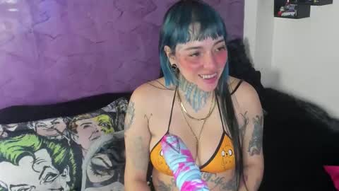 Snapshot of luxifer_666 chatting on 11/21/25, 01:04 Luxifer online show from 11/21/25, 01:04