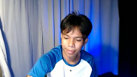 Snapshot of luxirfy_xx chatting on 04/23/26, 07:49 luxirfy online show from 04/23/26, 07:49