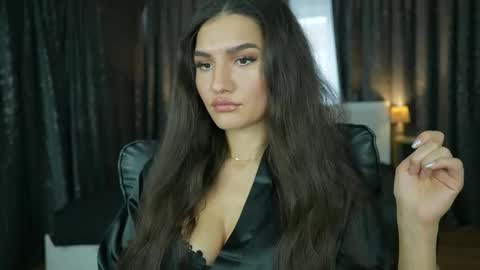 Snapshot of luxqueenstudio chatting on 02/18/26, 07:37 KarolinaAlpha online show from 02/18/26, 07:37