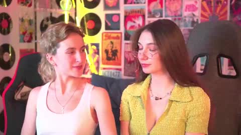 Snapshot of luxrayi chatting on 01/11/25, 12:12 Ray online show from 01/11/25, 12:12