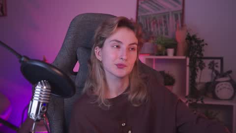 Snapshot of luxrayi chatting on 01/13/25, 08:47 Ray online show from 01/13/25, 08:47