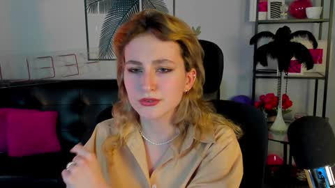 Snapshot of luxrayi chatting on 01/25/25, 06:24 Ray online show from 01/25/25, 06:24