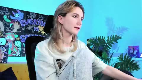 Snapshot of luxrayi chatting on 02/17/25, 06:15 Ray online show from 02/17/25, 06:15