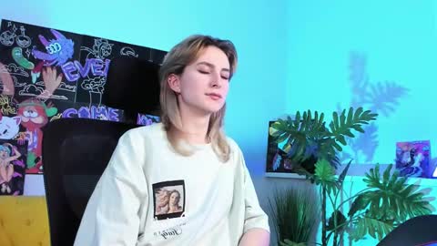 Snapshot of luxrayi chatting on 02/18/25, 03:42 Ray online show from 02/18/25, 03:42