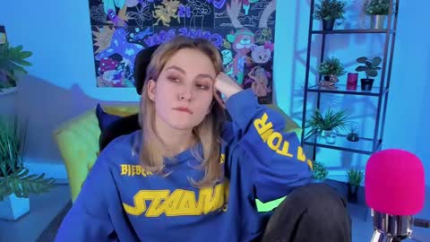 Snapshot of luxrayi chatting on 02/20/25, 09:31 Ray online show from 02/20/25, 09:31