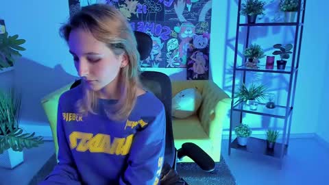 Snapshot of luxrayi chatting on 02/21/25, 12:38 Ray online show from 02/21/25, 12:38