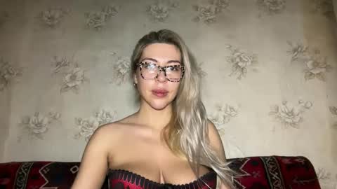 Snapshot of luxsonyastar chatting on 11/15/25, 01:18 LuxSonyaStar online show from 11/15/25, 01:18