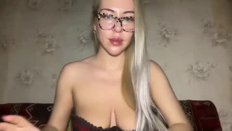 Snapshot of luxsonyastar chatting on 11/28/25, 08:44 LuxSonyaStar online show from 11/28/25, 08:44