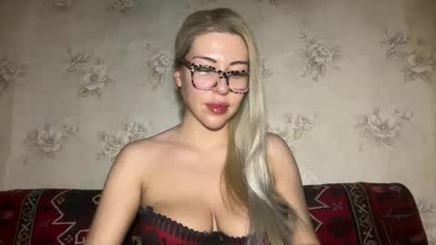 Snapshot of luxsonyastar chatting on 11/30/25, 08:46 LuxSonyaStar online show from 11/30/25, 08:46