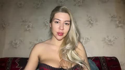 Snapshot of luxsonyastar chatting on 12/14/25, 08:13 LuxSonyaStar online show from 12/14/25, 08:13