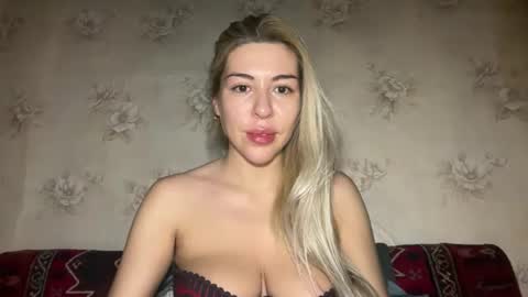 Snapshot of luxsonyastar chatting on 12/15/25, 12:53 LuxSonyaStar online show from 12/15/25, 12:53