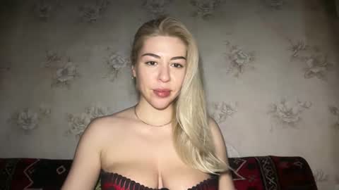 Snapshot of luxsonyastar chatting on 04/22/26, 01:12 LuxSonyaStar online show from 04/22/26, 01:12