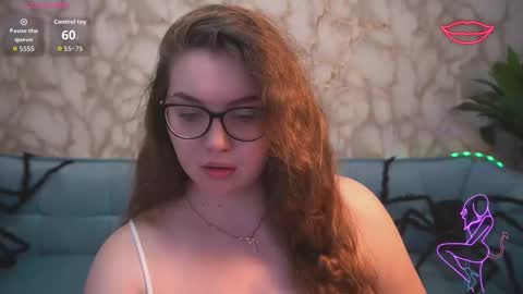 Snapshot of luxsopphia_ chatting on 10/30/25, 08:20 luxsopphia_ online show from 10/30/25, 08:20