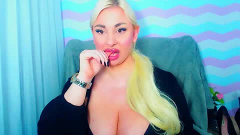 Snapshot of luxuriaaa chatting on 06/14/26, 08:00 Luxuriaa online show from 06/14/26, 08:00