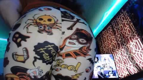 Snapshot of luxuriousuburbawife chatting on 10/28/25, 03:04 luxuriousuburbawife online show from 10/28/25, 03:04