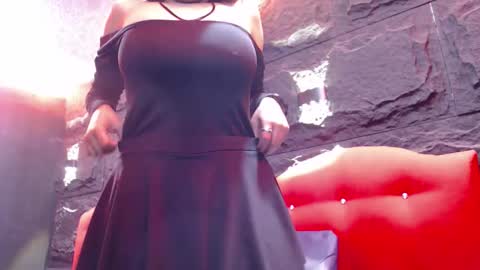 Snapshot of luxury_02 chatting on 11/25/25, 06:19 Luxury online show from 11/25/25, 06:19