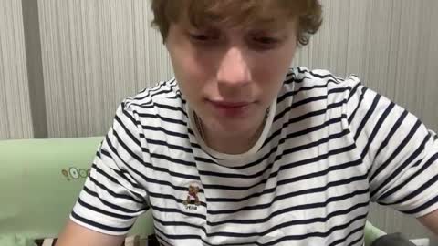 Snapshot of luxury_bob chatting on 12/22/25, 02:58 luxury_bob online show from 12/22/25, 02:58